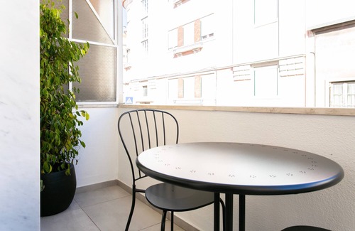 Santa Engracia Apartment | Alfama River View | Balcony | Families | Fast Wifi