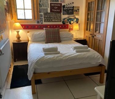 Ely House | Alfie Acres - Secluded Cabin set in 5 Acres of Privacy, with Exclusive use of Swimming Pool and Hot Tub for up to 10 Guests