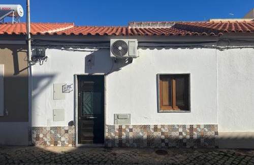 Silves House | Algarve house, sun, terrace, views and barbecue