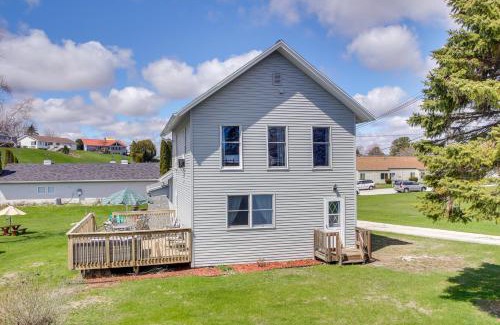 Algoma House | Algoma Retreat Near Beach, Game Room, Yard