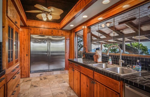 Kahaluu-Keauhou House | Alii Drive, Historic Pathway to Ocean, Private Park-Like Oasis, Pod-Style Living, Outdoor dining