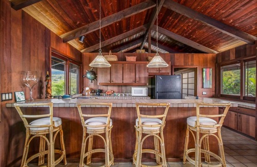 Kahaluu-Keauhou House | Alii Drive, Historic Pathway to Ocean, Private Park-Like Oasis, Pod-Style Living, Outdoor dining