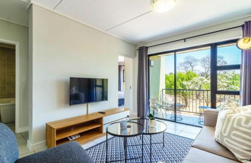 Greater Johannesburg Metropolitan Area Apartment | AlimamaSpaces - Nomthi's Greenlee
