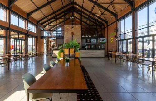 Greater Johannesburg Metropolitan Area Apartment | AlimamaSpaces - Nomthi's Greenlee