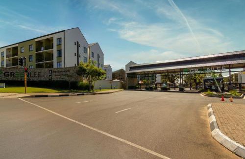 Greater Johannesburg Metropolitan Area Apartment | AlimamaSpaces - Nomthi's Greenlee