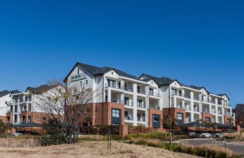 Greater Johannesburg Metropolitan Area Apartment | #AlimamaSpaces The Phelo's Reid
