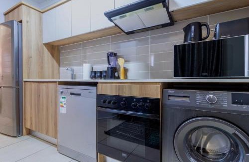 Greater Johannesburg Metropolitan Area Apartment | #AlimamaSpaces The Phelo's Reid