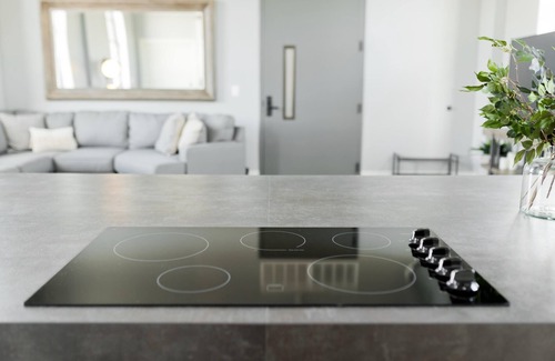 Logan Apartment | ALL 3 FLATS - 3 Luxury Suites, 3 Bathrooms, 5 Beds