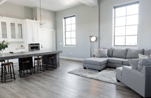 Logan Apartment | ALL 3 FLATS - 3 Luxury Suites, 3 Bathrooms, 5 Beds