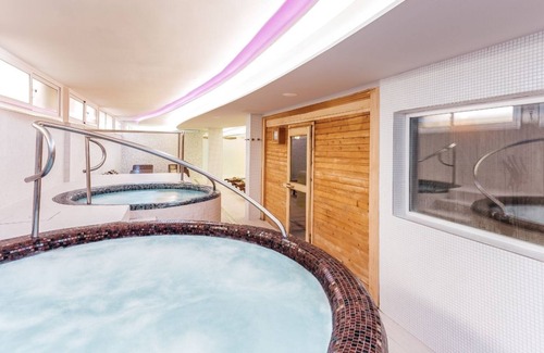 Ibiza Town Resort | All-Inclusive Grand LifeSuite with Double Hydromassage Bath at the Ibiza Twiins