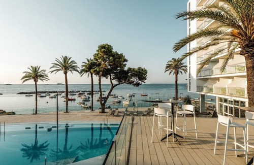 Ibiza Town Resort | All-Inclusive Grand LifeSuite with Double Hydromassage Bath at the Ibiza Twiins