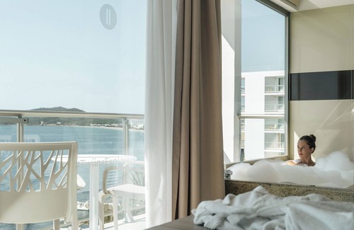Ibiza Town Resort | All-Inclusive Life Premium Room; Double Whirlpool Tub with Sea View, and Balcony