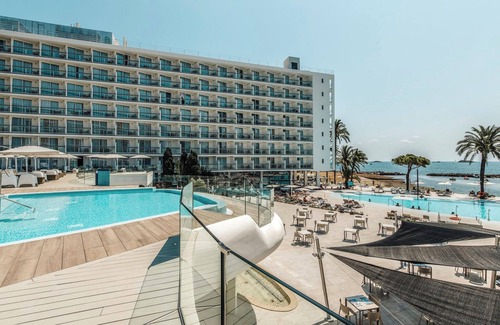 Ibiza Town Resort | All-Inclusive Life Premium Room; Double Whirlpool Tub with Sea View, and Balcony