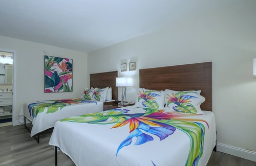 Trailer Estates Hotel | All-New, Private, 70" TV, Heated Pool, Tiki Bar & Grill
