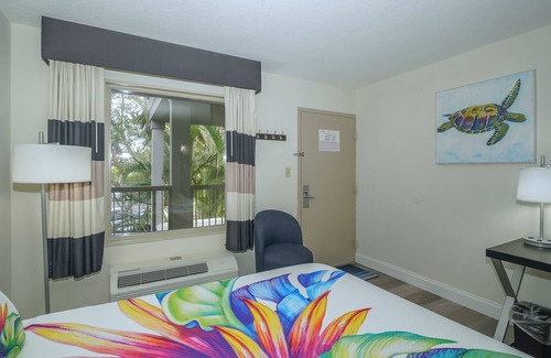 Trailer Estates Hotel | All-New, Private, 70" TV, Heated Pool, Tiki Bar & Grill