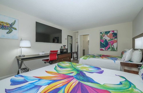 Trailer Estates Hotel | All-New, Private, 70" TV, Heated Pool, Tiki Bar & Grill