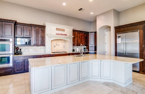 Peoria House | All private SPA Pool, TennisCrt, Shuffle Brd, pingPong, FoosBall,8BDRMs,Piano