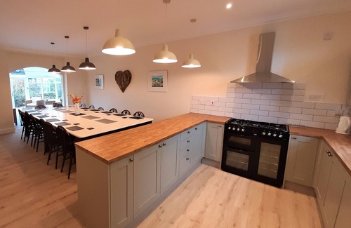 Tyn-y-Gongl House | All rooms ensuite, large sociable spaces, good location, games room, sea views