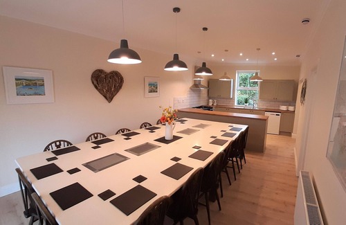 Tyn-y-Gongl House | All rooms ensuite, large sociable spaces, good location, games room, sea views
