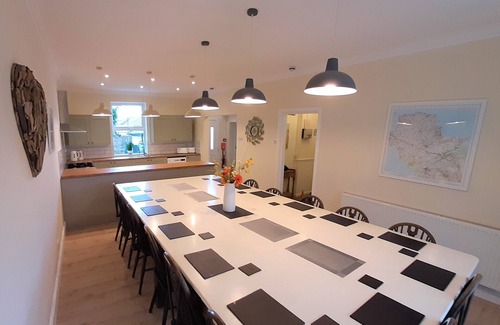 Tyn-y-Gongl House | All rooms ensuite, large sociable spaces, good location, games room, sea views