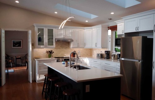 Frontenac Cottage | All season Bedford Lake House with sunset views on Devil Lake