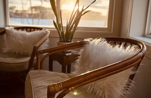 Gresham Cottage | All-Season Modern Cottage on Red Lake - 45 min from Green Bay
