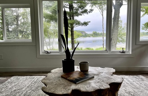 Gresham Cottage | All-Season Modern Cottage on Red Lake - 45 min from Green Bay