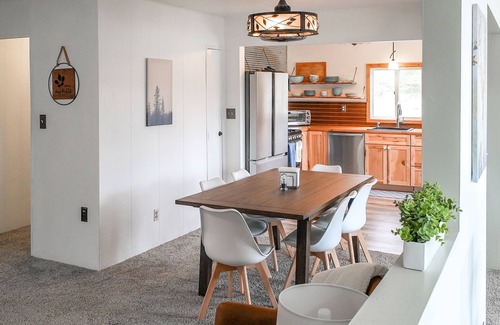 Paris House | All Season Relaxing River Retreat - Tubing, Fishing, Hunting, Snow Mobile, ORV