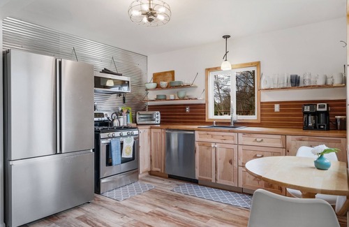 Paris House | All Season Relaxing River Retreat - Tubing, Fishing, Hunting, Snow Mobile, ORV