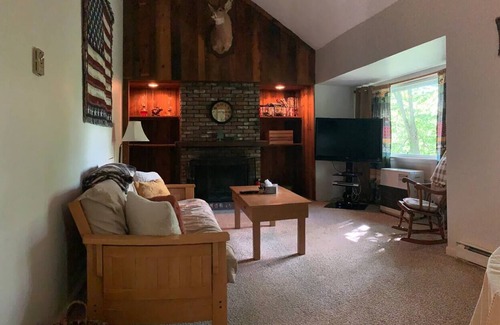 Thornton Condo | All-season serenity