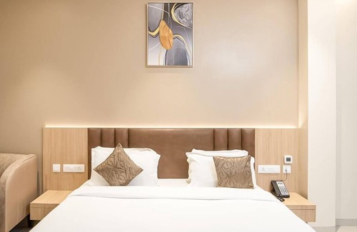 Gomti Nagar Hotel | All Seasons