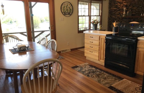 Goreville Cabin | ALL SEASONS Retreat! Memories*Family*Friends*Fire Pit*Fish*Deep Water*Kayaks