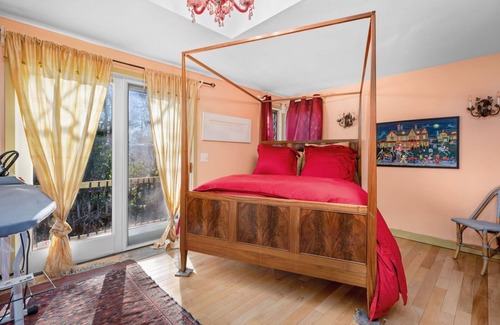 Sagamore Beach House | All the amenities of a vacation rental with colorful artwork, whimsical bedrooms and decor to match