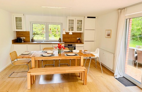 Tating Apartment | "Alle zusammen" - Modern and bright vacation apartment with large garden