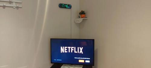 Fiumicino Apartment | Alloggio turistico Leonardo Home- Fiumicino Airport, 2m in treno- Rome, 20m in treno- Fiera, 2m in treno