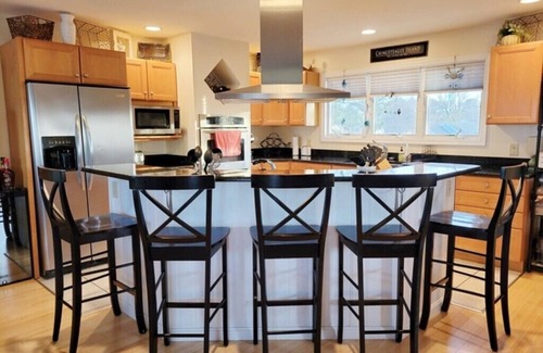 Chincoteague House | AlloWaves-Luxury Townhome w/POOL & FISHING PIER