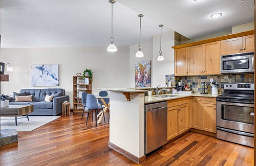 Town Centre Condo | Alluring Mountain View Condo - The Heart Of Downtown!