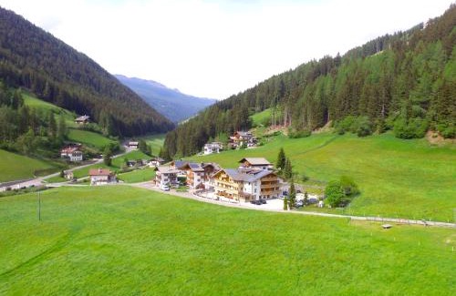 Sarentino Hotel | Almhotel Bergerhof