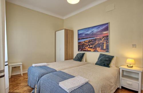 Sao Jorge de Arroios Apartment | Almirante Top Floor/Almirante Reis Avenue