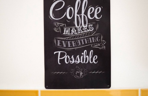 Nottingham House | Almond Studio - entire garden guest house with NETFLIX and fast WiFi