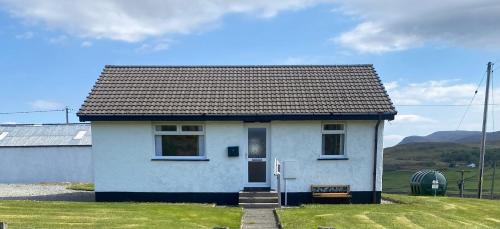 Suladale House | Almondbank Cottage - 2 Bedrooms, 8 miles from Portree