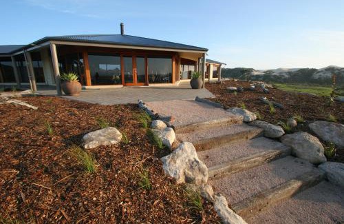 Lake Wangary Cabin | Almonta Park Lodge