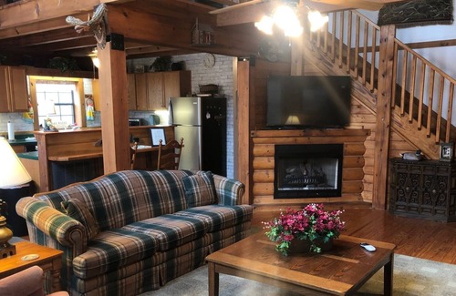 Drasco Ski Chalet | Almost Heaven a real "Honest Abe" Log Cabin in Tannenbaum Resort!