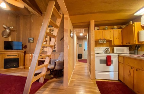 Kegley House | Almost Heaven Hideaway secluded 18+ acre creek, firepit, hiking, near ATV trails