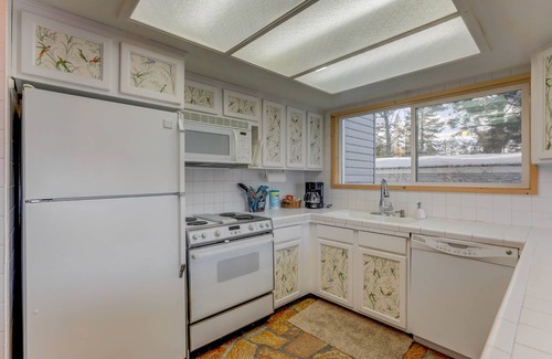 McCall House | Almost Heaven-Lakefront-Shared dock w/Annie's Place-Rent both for a 6-room getaway for large groups!