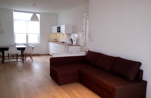 Brussels Apartment | Almost White, Near Train, Metro n7688