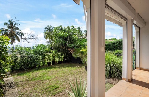 Le Carbet Apartment | Aloé Apartment - Garden and direct beach access