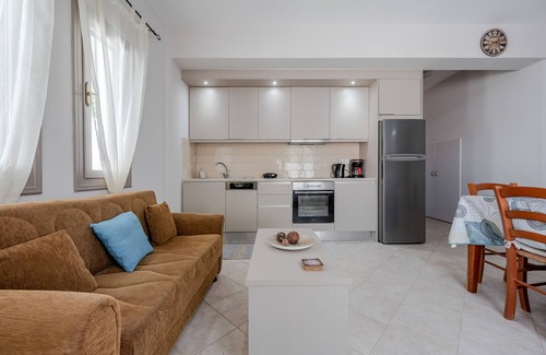 Platanes Ski Chalet | Aloe,pool,near beach & amenities no car needed