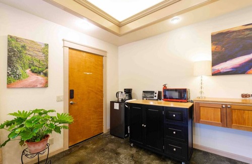 Kailua-Kona Apartment | Aloha Suites ~ 2 Bedrooms~ Cloud Forest