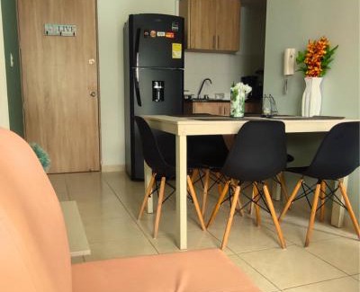 Armenia Apartment | Alojamiento Familiar para 19 - A 5min del Aeropuerto-Parque del Café - Con Piscina - By Molca Travel